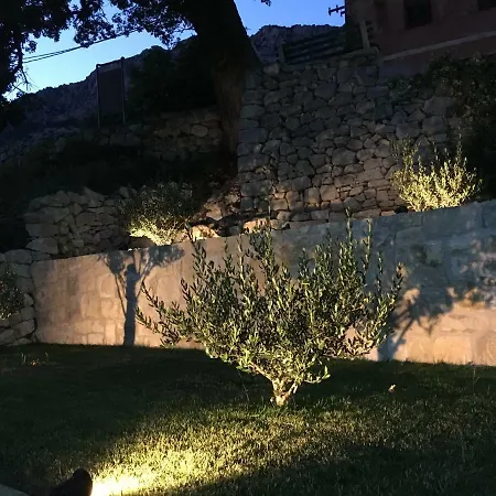 Old Village 布雷拉